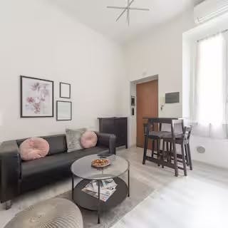 Apartment for rent for €1,200 per month in Milan, Viale Corsica